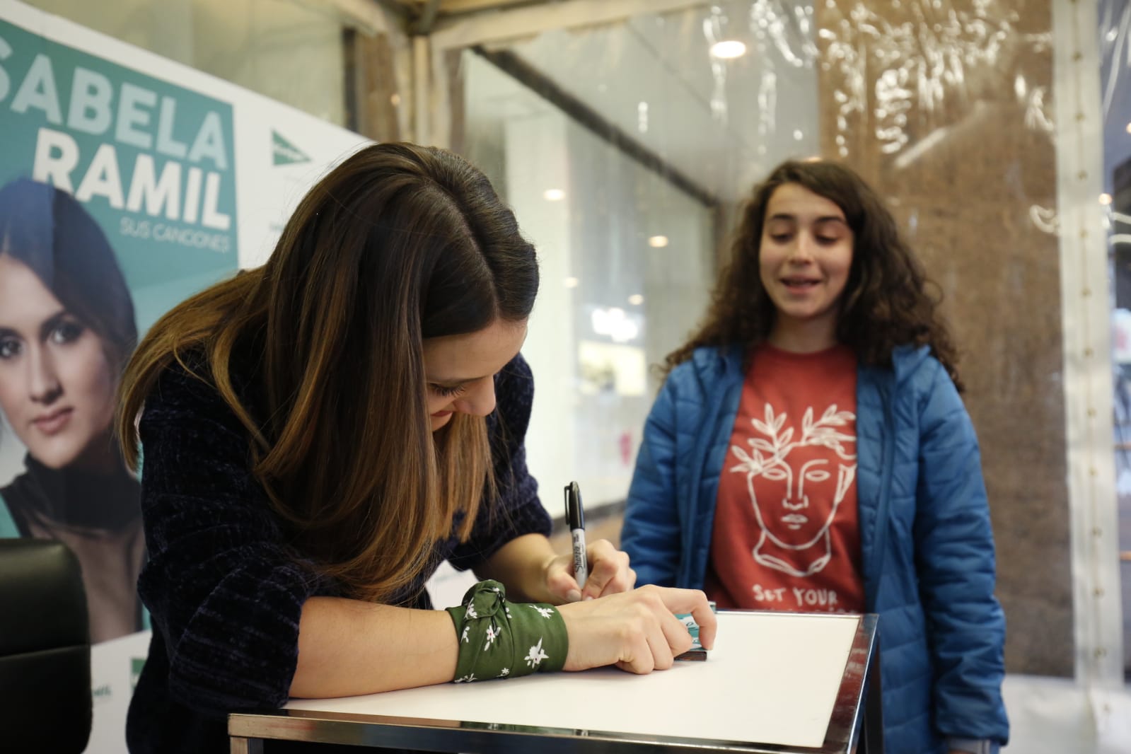 Fotos: La finalista de OT Sabela Ramil causa furor en Salamanca
