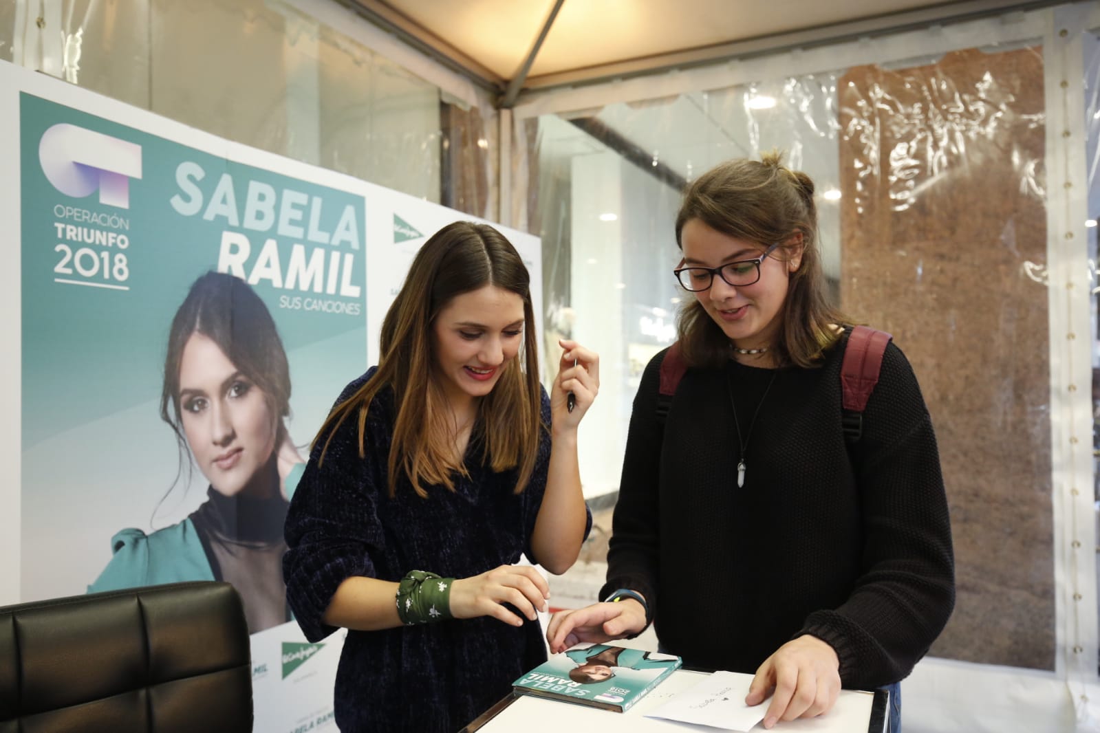 Fotos: La finalista de OT Sabela Ramil causa furor en Salamanca