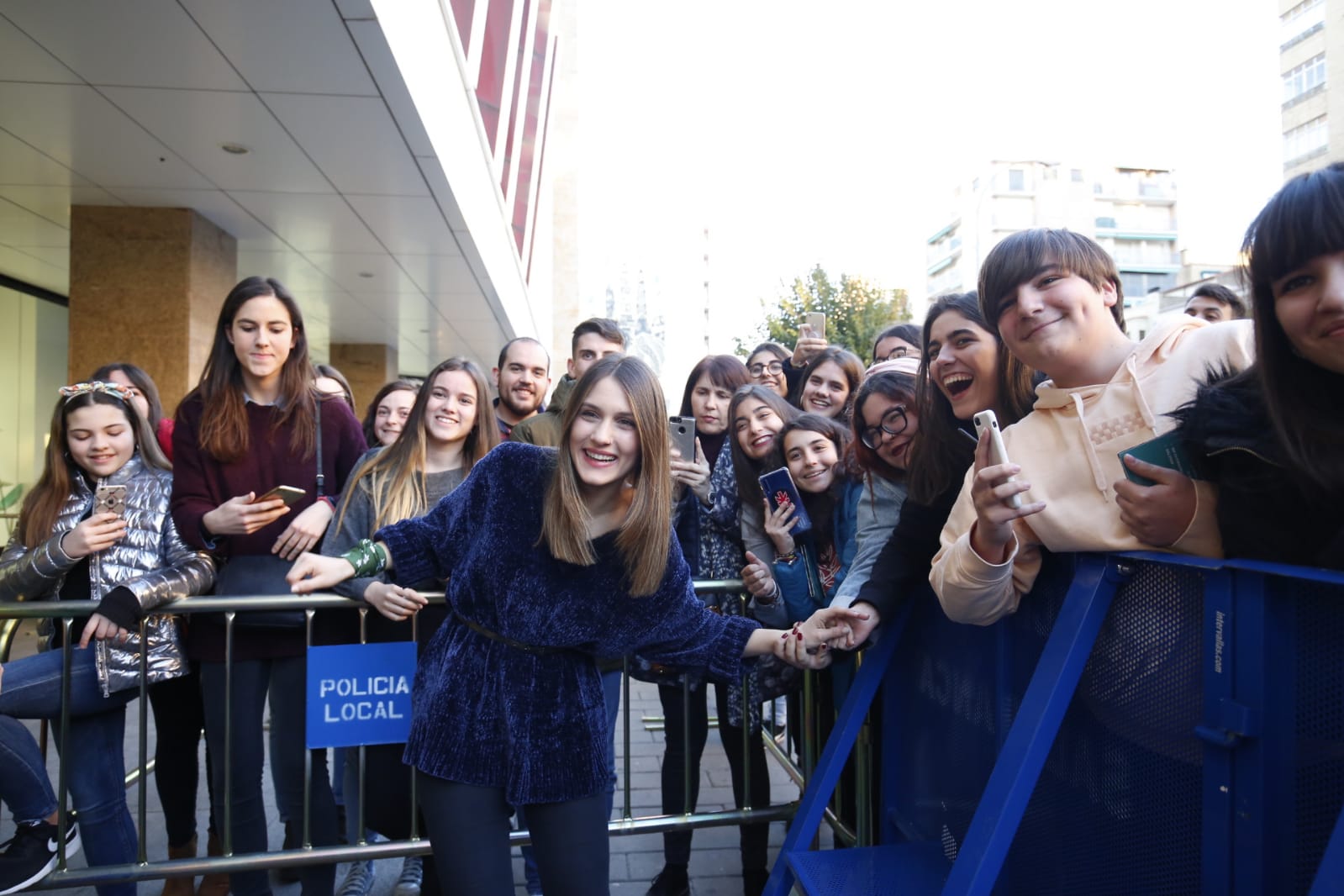 Fotos: La finalista de OT Sabela Ramil causa furor en Salamanca