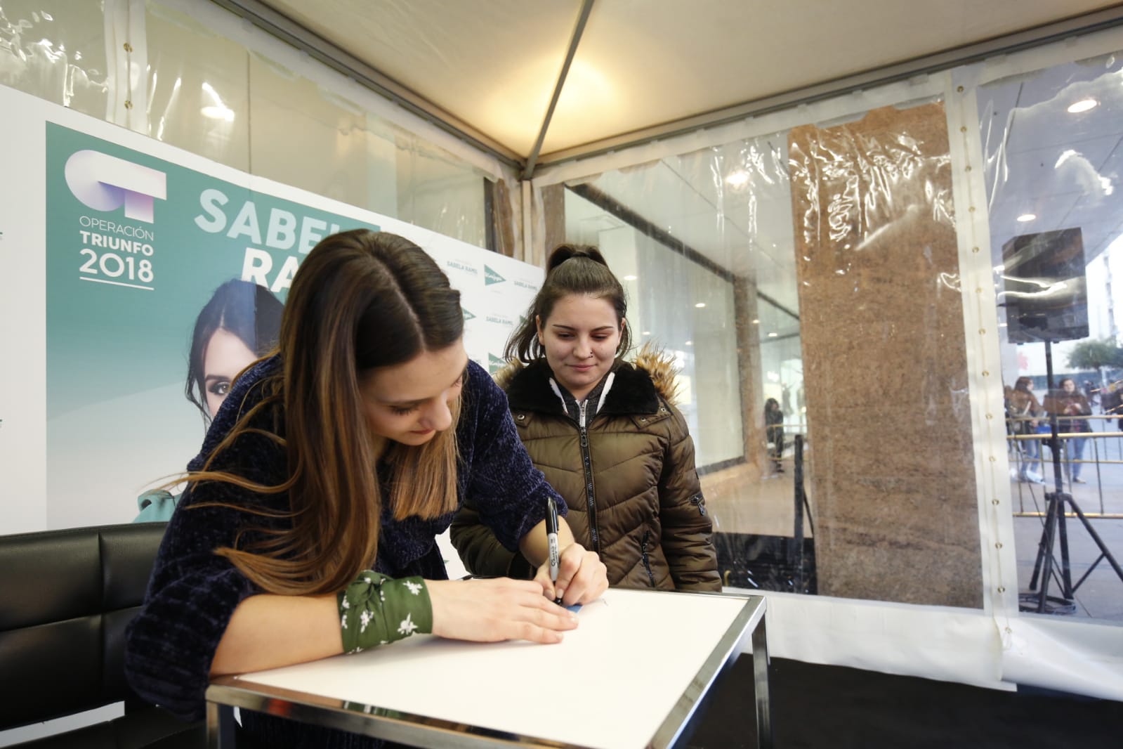 Fotos: La finalista de OT Sabela Ramil causa furor en Salamanca