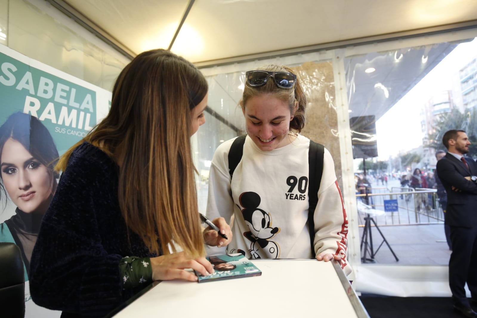 Fotos: La finalista de OT Sabela Ramil causa furor en Salamanca