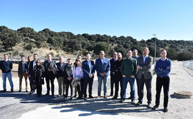 Representantes de las instituciones y empresas participantes en el ambiciso proyecto, en la EDAR. 