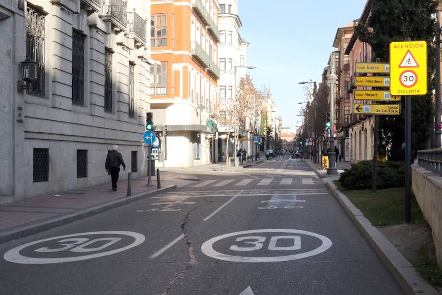 Fotos: Tráfico cortado al tráfico en Valladolid por la contaminación