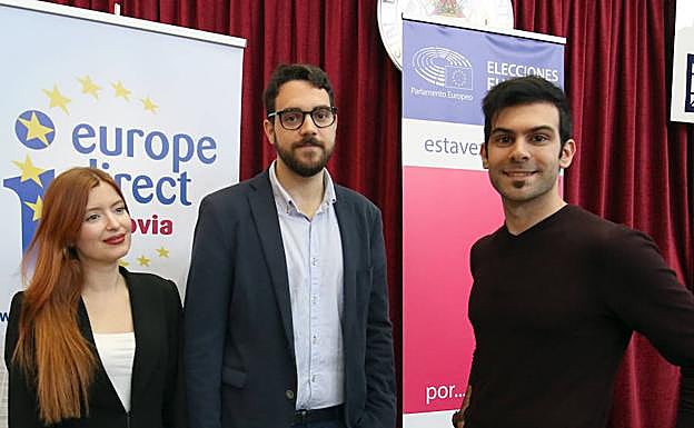 Carlota Núñez Strutt, Eugenio Díaz y Karim Hallal, ayer en el campus María Zambrano. 