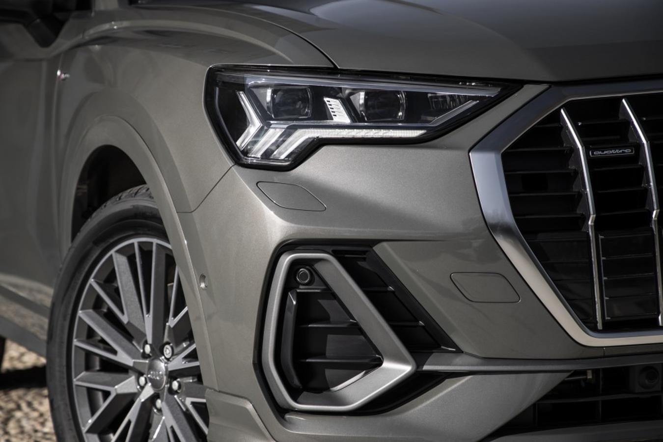 El nuevo Audi Q3 representa un cambio radical frente al modelo anterior. Es de mayor tamaño y se caracteriza por un diseño más deportivo con detalles como la nueva parrilla delantera octogonal. Se comercializa desde 35.880 euros.