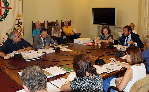 El alcalde interviene en la comisión de investigación del soterramiento el pasado mes de julio 