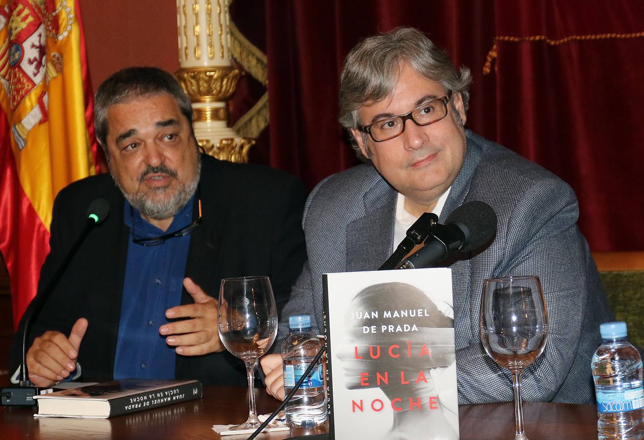 El escritor presentó en el Palacio Real su última novela de intriga 'Lucía en la noche'