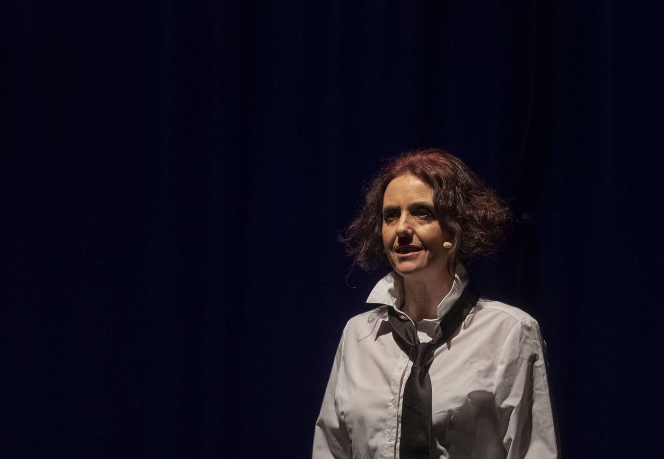 El centro cívico José Luis Mosquera acogió ayer el acto presidido por el alcalde de la ciudad, Óscar Puente