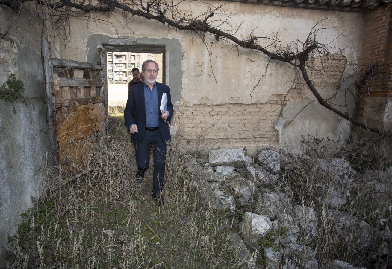 Visita del alcalde de Valladolid y los concejales al convento de Santa Catalina de Siena, adquirido por el Ayuntamiento.