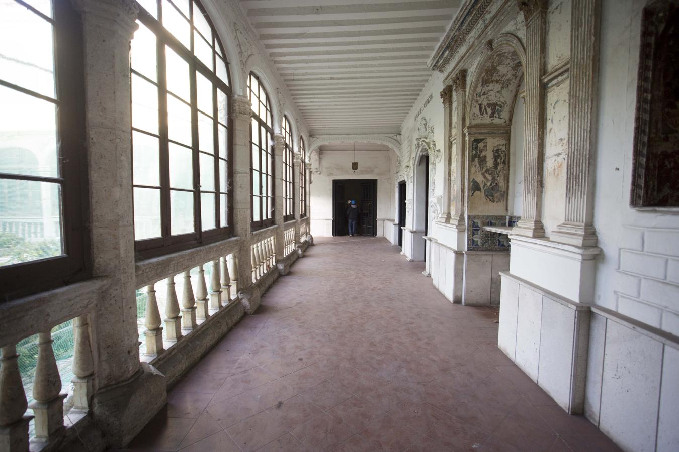 Visita del alcalde de Valladolid y los concejales al convento de Santa Catalina de Siena, adquirido por el Ayuntamiento.