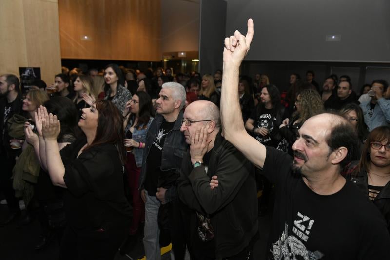 El Cena Heavy Fest llega este sábado a su undécima edición con el cartel de completo colgado. Melómanos llegados de Vitoria, Barcelona, Murcia, Madrid y las nueve provincias de Castilla y León comparten a estas horas mantel y música en directo en la capital del Pisuerga. 