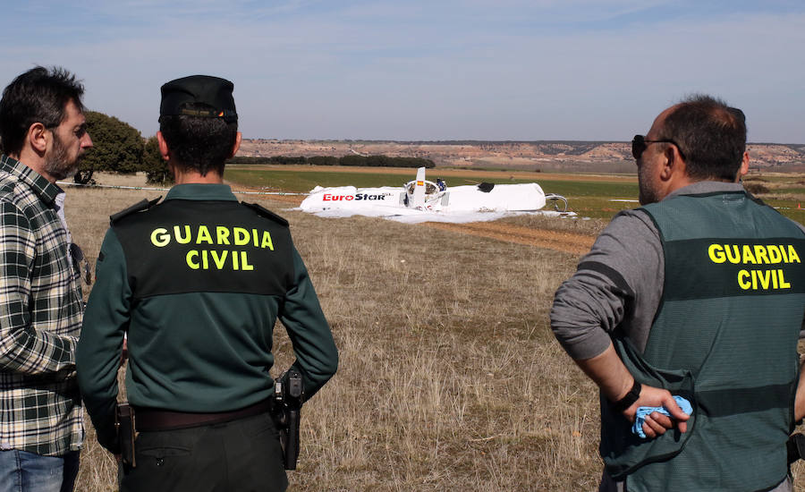Fotos: Dos fallecidos al estrellarse una avioneta en Corrral de Ayllón