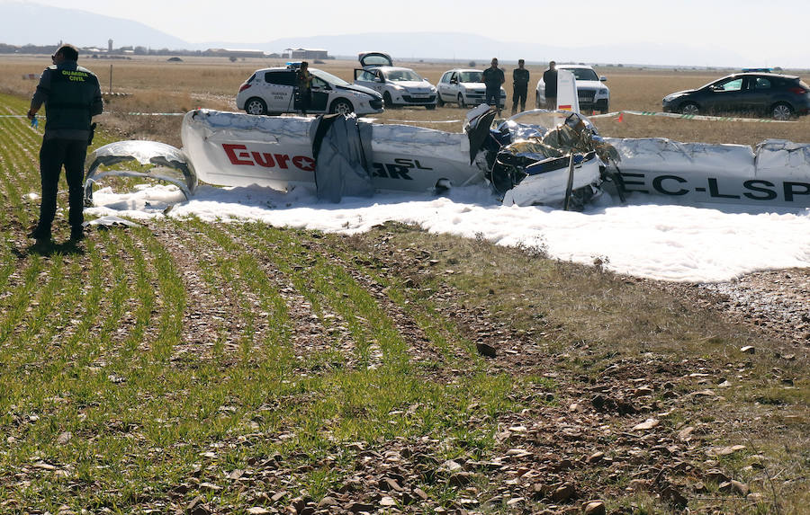 Fotos: Dos fallecidos al estrellarse una avioneta en Corrral de Ayllón