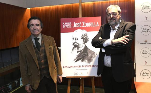 Enrique Cornejo (izq.), promotor del premio, y Carlos Aganzo (dcha.), director de relaciones institucionales de El Norte de Castilla y jurado del certamen. 