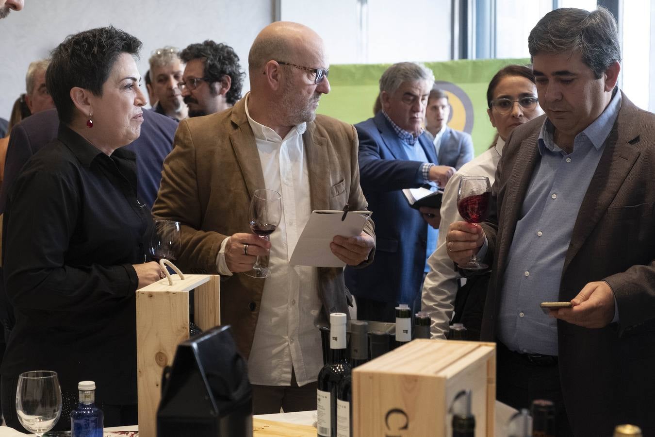 Hasta 130 bodegas de las distintas denominaciones de origen de la región tomaron ayer Madrid con sus mejores vinos