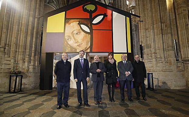 Participantes en la clausuara de la exposición en la Catedral de Salamanca. 