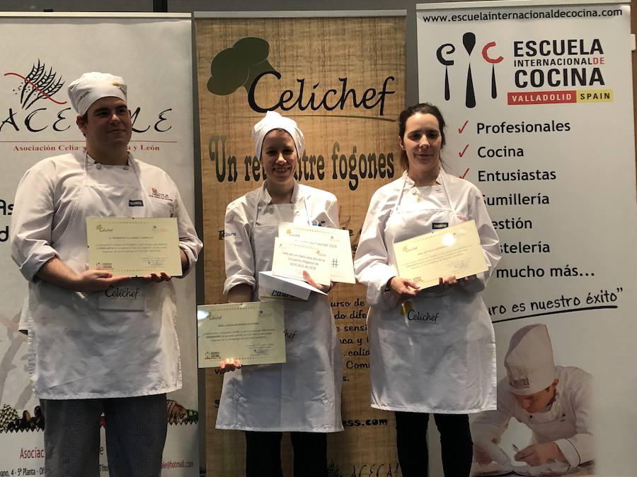 La ganadora de Celichef 2019, Laura Estrada, en el centro, junto a los finalistas Roberto Álvarez y Natalia Ortego. 