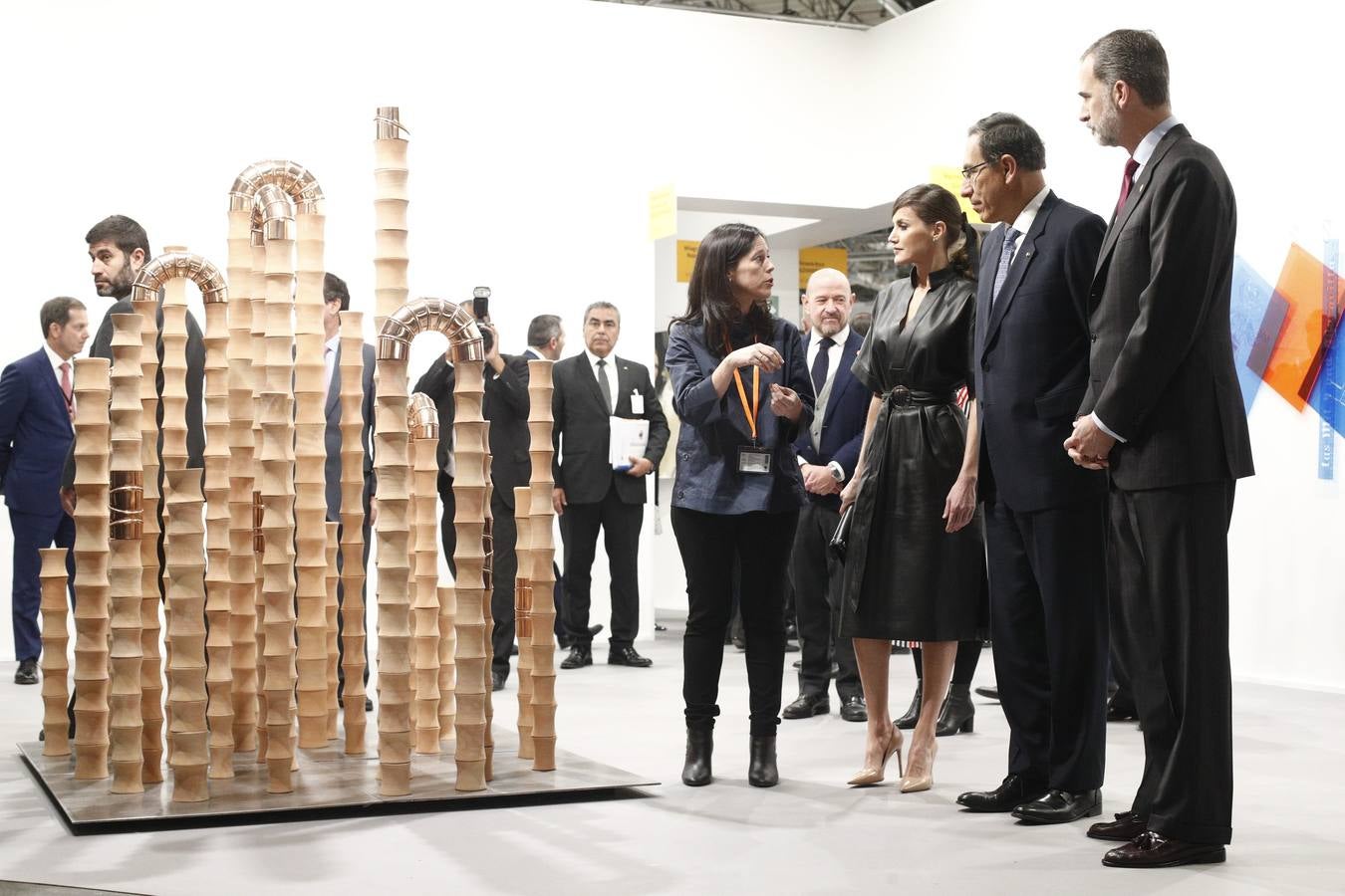 Don Felipe y doña Letizia asistieron hoy a la apertura de la Feria Internacional de Arte Contemporáneo ARCO en el recinto ferial IFEMA de Madrid, con Perú como país invitado en esta edición