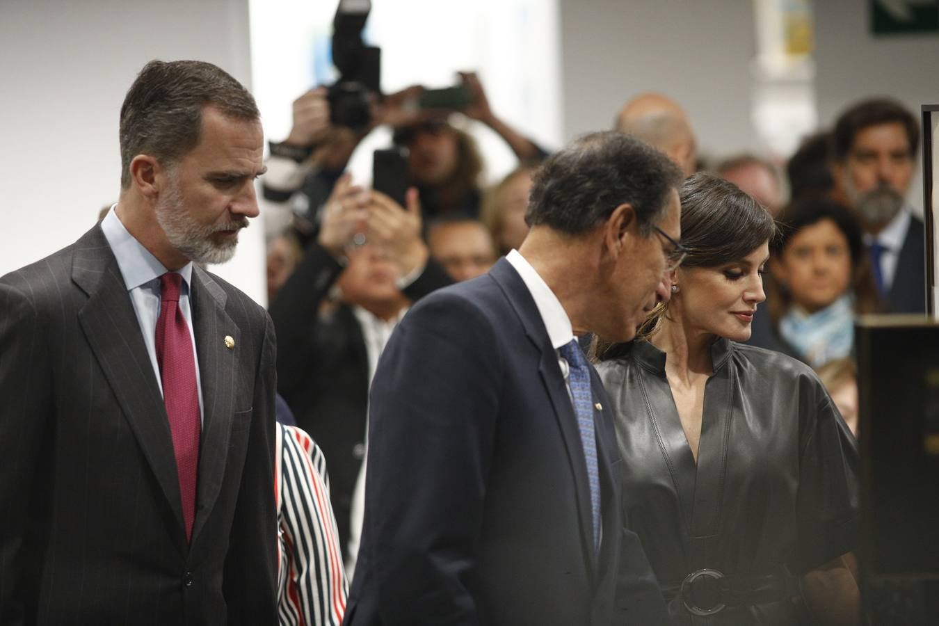 Don Felipe y doña Letizia asistieron hoy a la apertura de la Feria Internacional de Arte Contemporáneo ARCO en el recinto ferial IFEMA de Madrid, con Perú como país invitado en esta edición