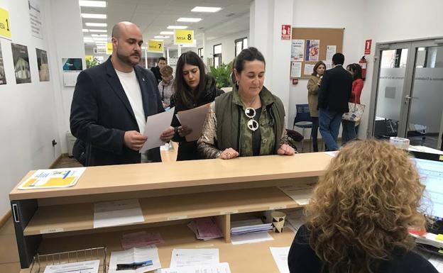 Olga Mohíno, David Alonso y Sofía González hacen oficial su renuncia en el Ayuntamiento. 