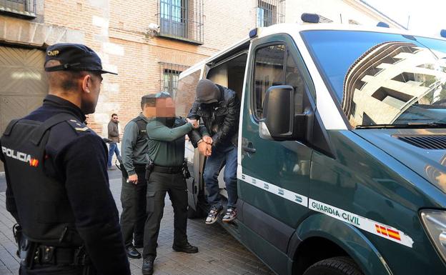 El acusado, a su llegada al los juzgados de Medina para un interrogatorio. 