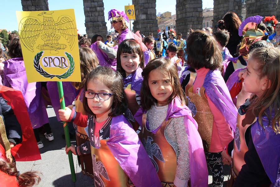 Fotos: Desfile de carnaval de alumnos del C.E.I.P. Domingo de Soto