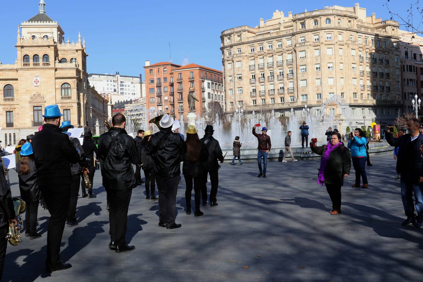 Cerca de quinientos escolares protagonizan un desfile desde la Acera de Recoletos hasta la Plaza Mayor, donde la conciencia ecológica ha servido de guía para la confección de los disfraces