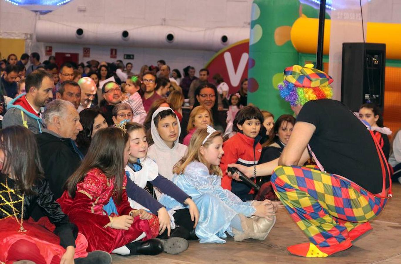Pregón y actividades de carnaval en la Cúpula del Milenio.