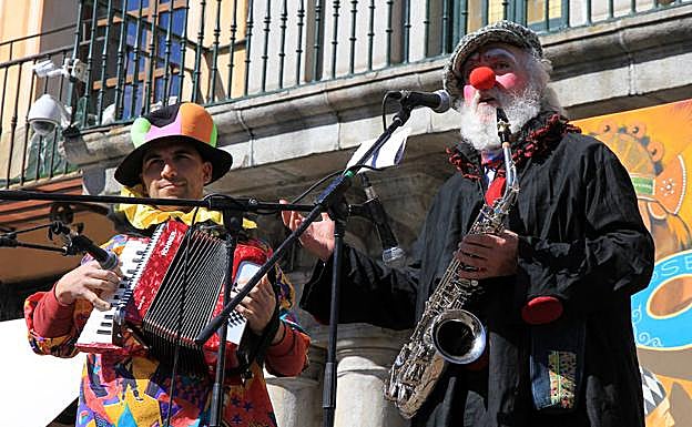 Slavador Lucio pronuncia el pregón del Carnaval de Segovia.