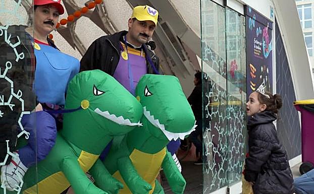 Imagen. Talleres infantiles en la Cúpula del Milenio. 