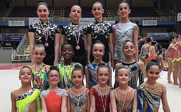 El Rítmica Salamanca gana seis medallas autonómicas y mete a catorce gimnastas en el Nacional