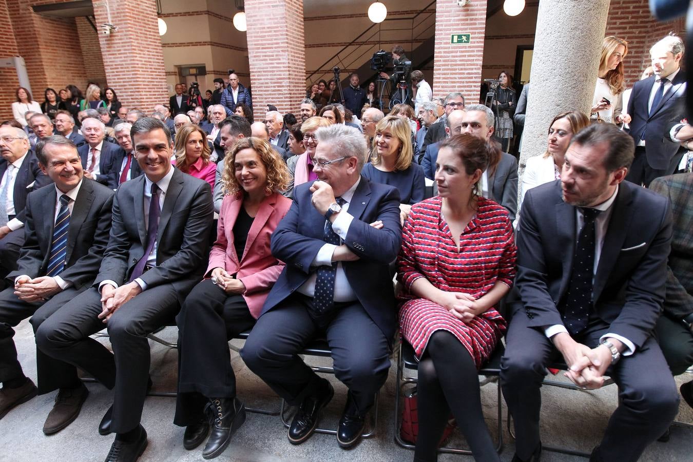 Su viuda asistió junto a sus hijos, Jorge, Marta y Pablo, a un homenaje en el que, en palabras del actual regidor de Valladolid, Óscar Puente, «uno se siente pequeño al hablar de alguien tan grande«