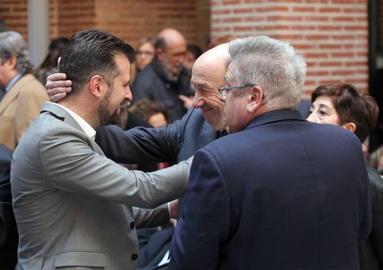 Su viuda asistió junto a sus hijos, Jorge, Marta y Pablo, a un homenaje en el que, en palabras del actual regidor de Valladolid, Óscar Puente, «uno se siente pequeño al hablar de alguien tan grande«