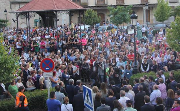 Una concentración para rechazar la violencia de género en Arévalo.