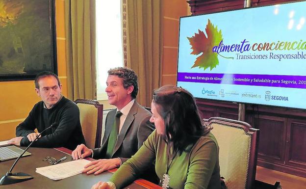 Daniel López, Andrés Torquemada y Ana Teresa López Pastor, ayer en el Ayuntamiento. 