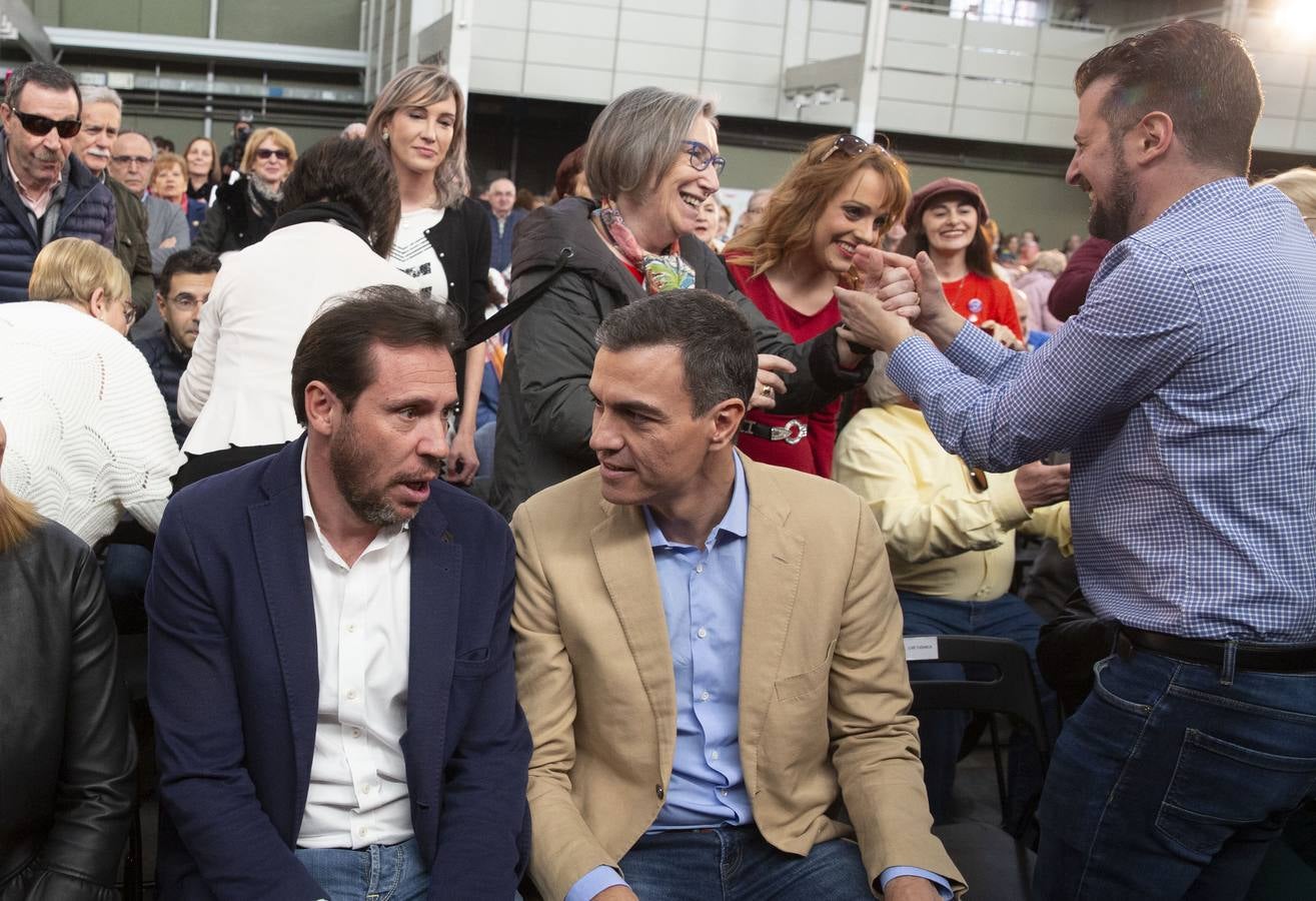 En la Feria de Muestras, donde tuvo lugar el encuentro, el líder del PSOE reivindicó al PSOE «como el partido que une, frente la confrontación, la mentira y la crispación de Ciudadanos y PP»