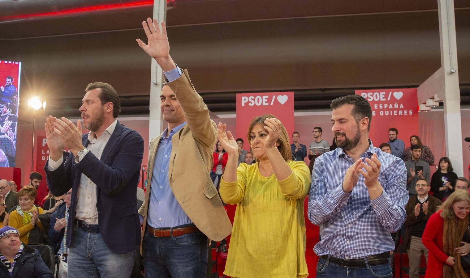 En la Feria de Muestras, donde tuvo lugar el encuentro, el líder del PSOE reivindicó al PSOE «como el partido que une, frente la confrontación, la mentira y la crispación de Ciudadanos y PP»