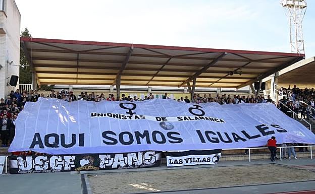 Grada de animación de Unionistas. 