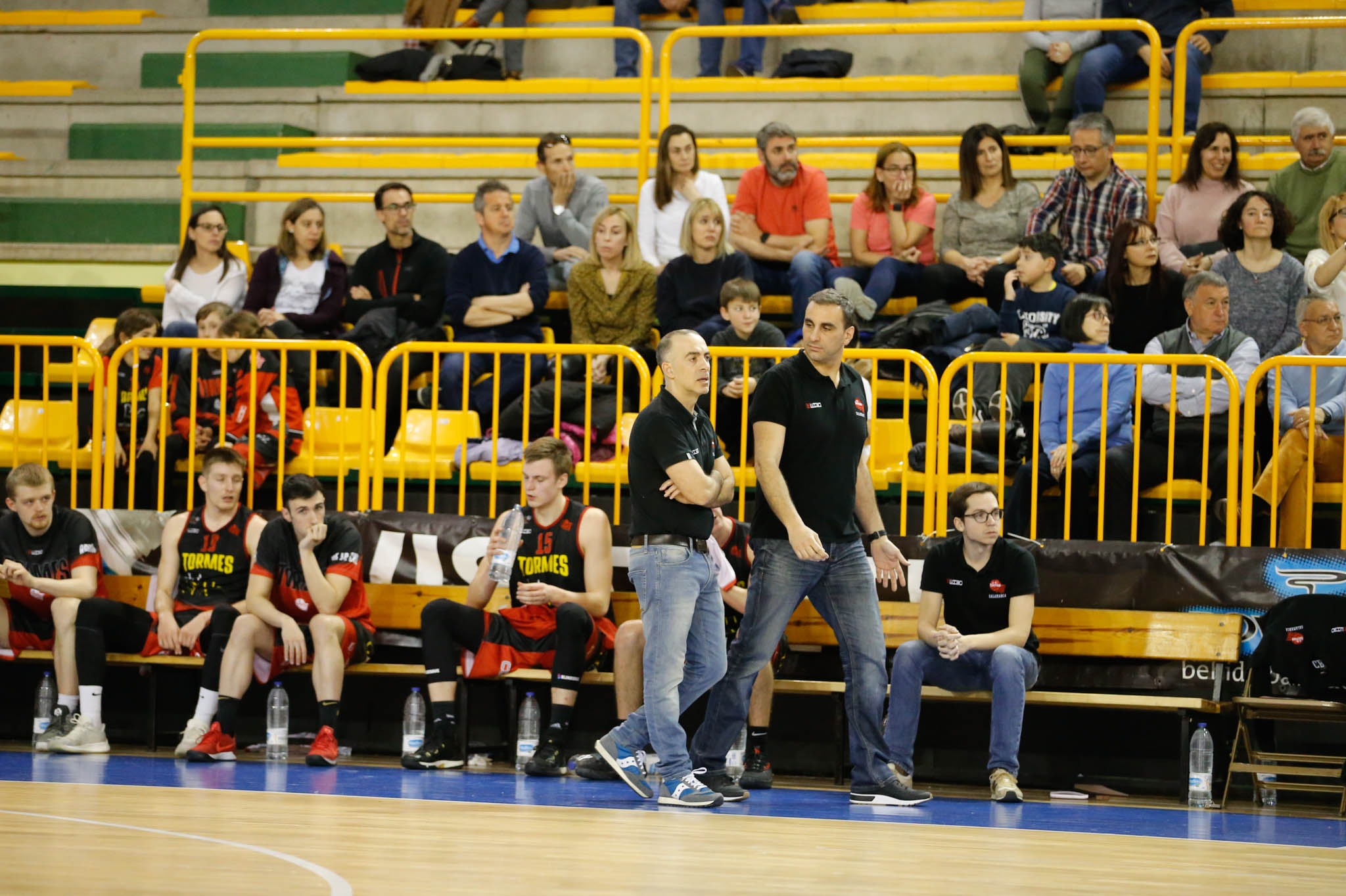 El equipo salmantino suma su quinta victoria y abandona el farolillo rojo del grupo de la permanencia