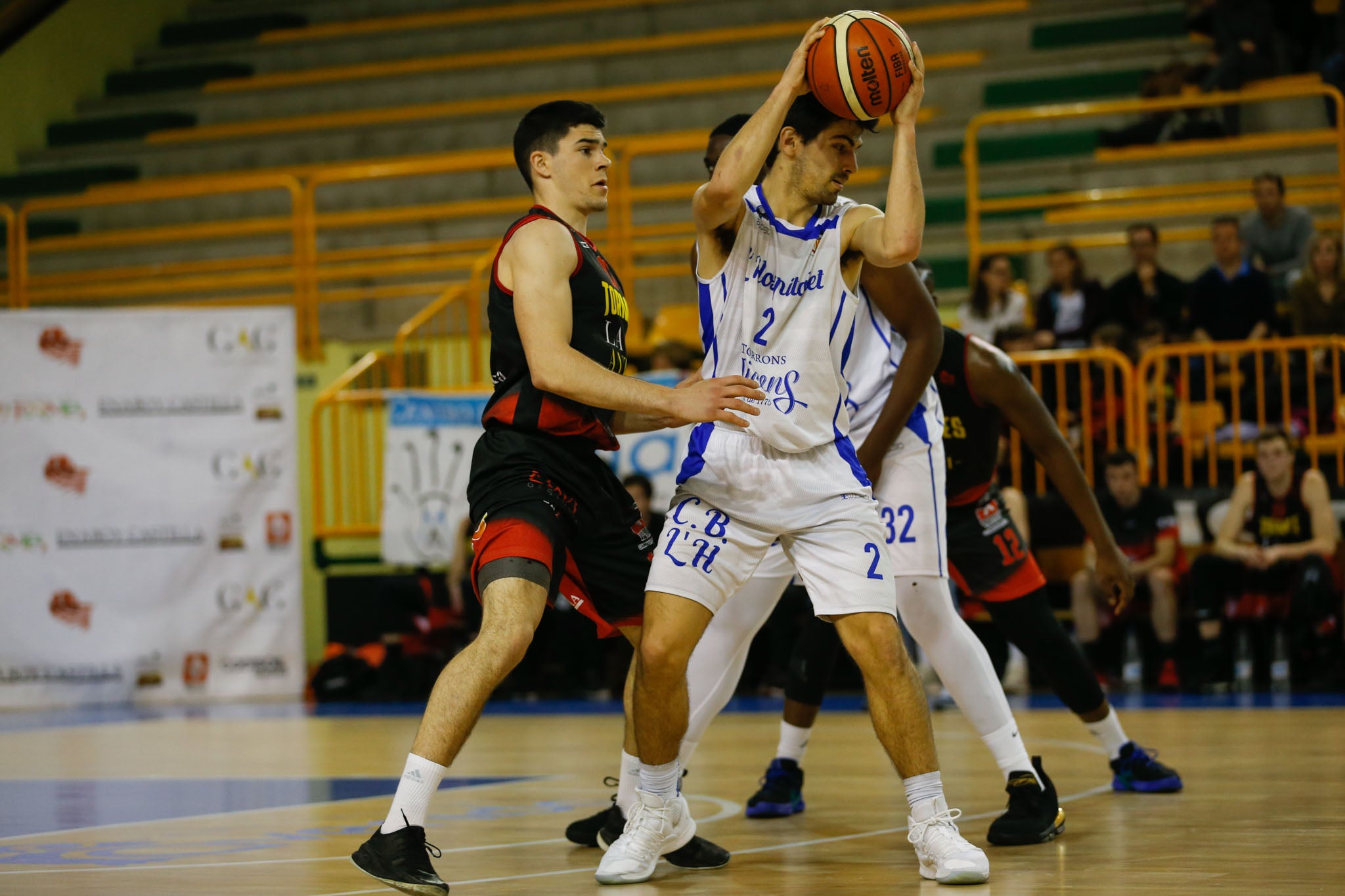 El equipo salmantino suma su quinta victoria y abandona el farolillo rojo del grupo de la permanencia