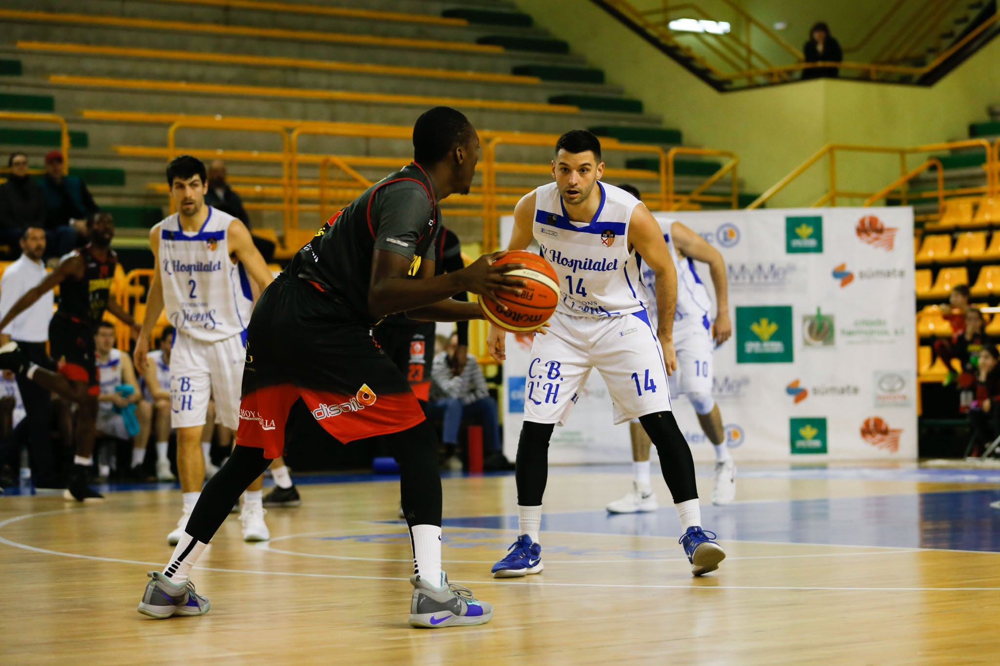 El equipo salmantino suma su quinta victoria y abandona el farolillo rojo del grupo de la permanencia