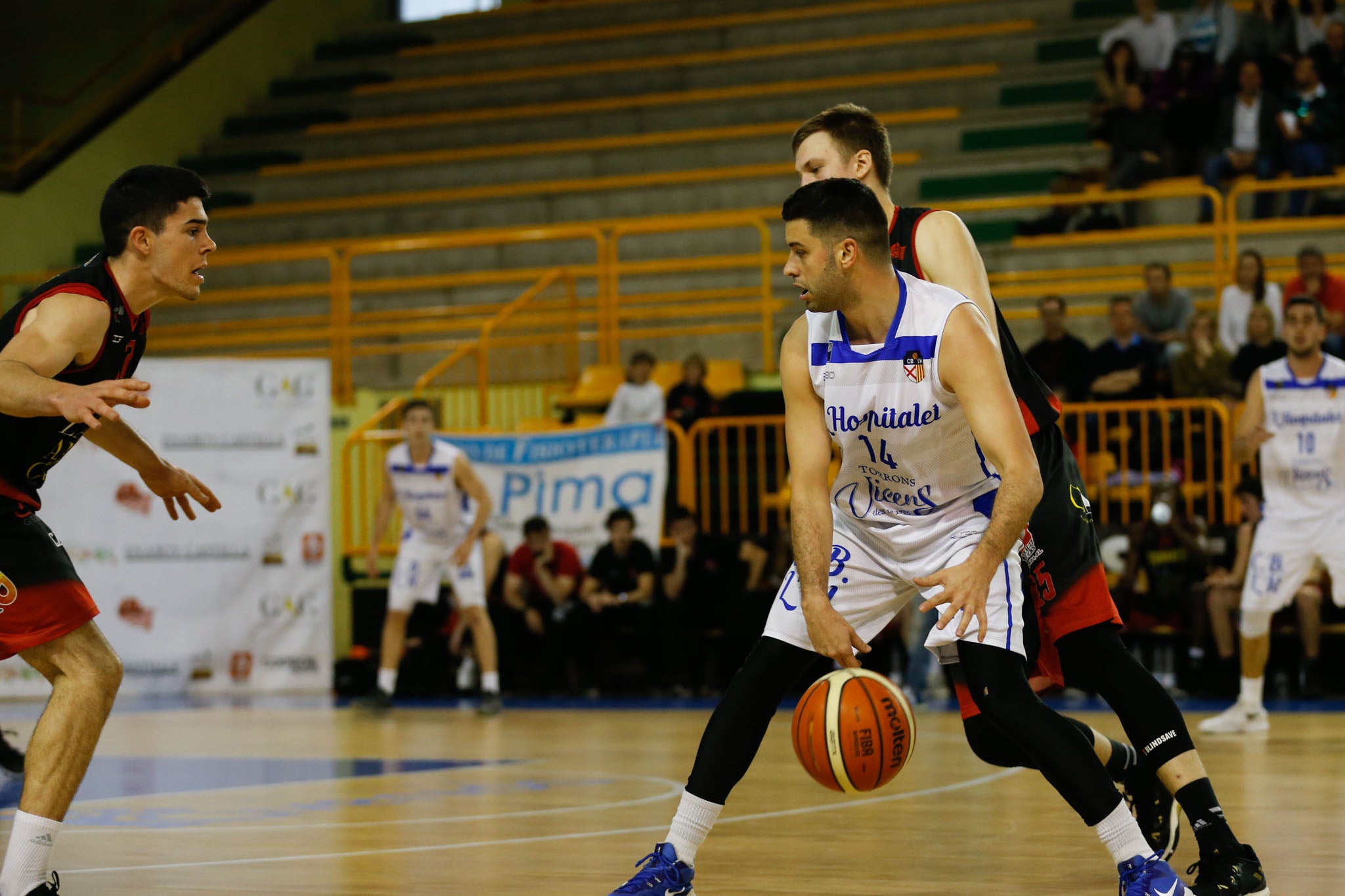 El equipo salmantino suma su quinta victoria y abandona el farolillo rojo del grupo de la permanencia