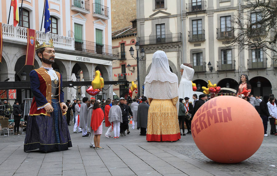 Fotos: Rodaje de una película china en la Plaza Mayor de Segovia