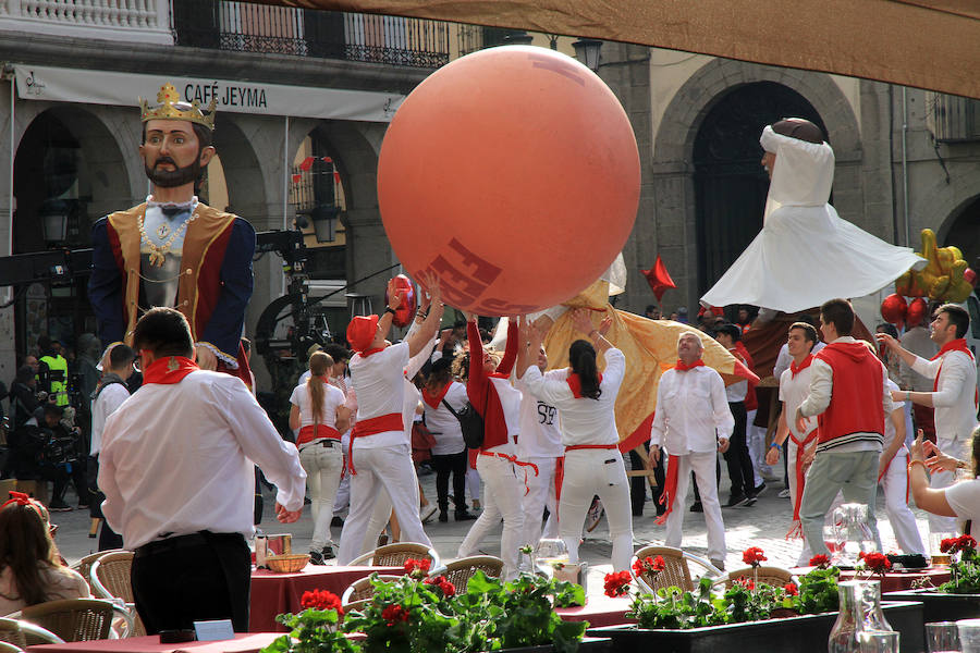 Fotos: Rodaje de una película china en la Plaza Mayor de Segovia