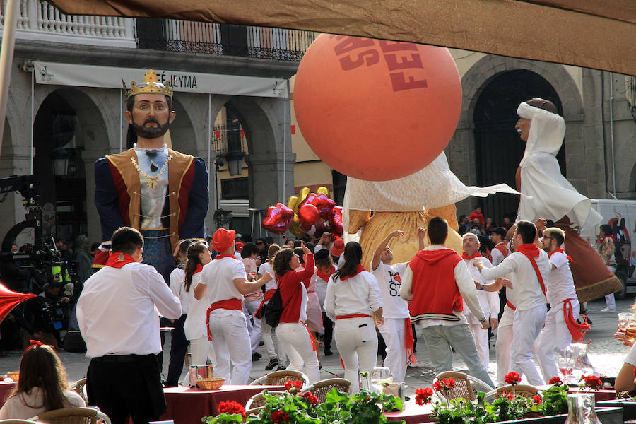 Fotos: Rodaje de una película china en la Plaza Mayor de Segovia