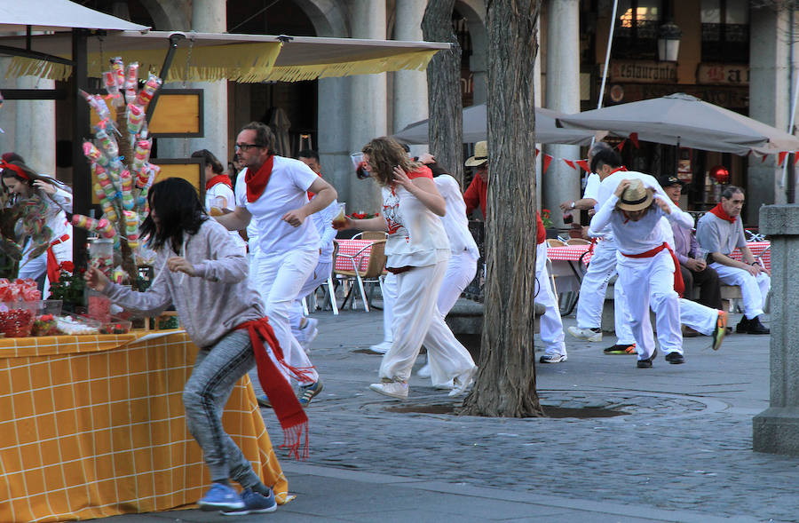 Fotos: Rodaje de una película china en la Plaza Mayor de Segovia
