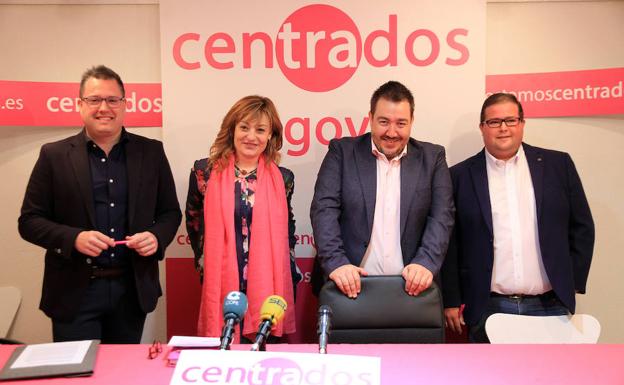 Javier Arranz (izq.), Mayte Mañas, Juan Ángel Ruiz y David de Santos, este martes en la sede de Centrados.