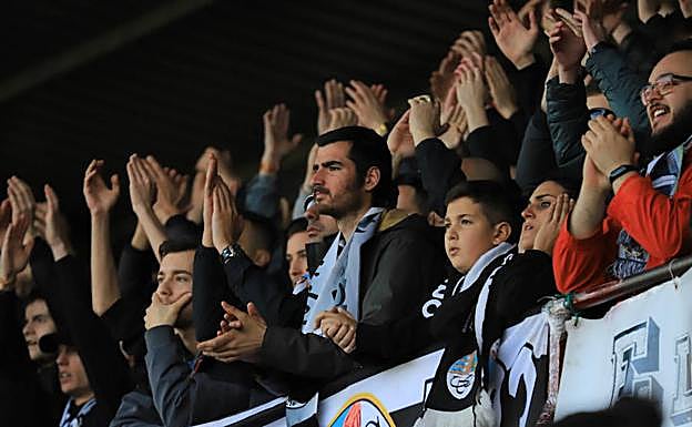 Seguidores del Salamanca CF en el Helmántico. 