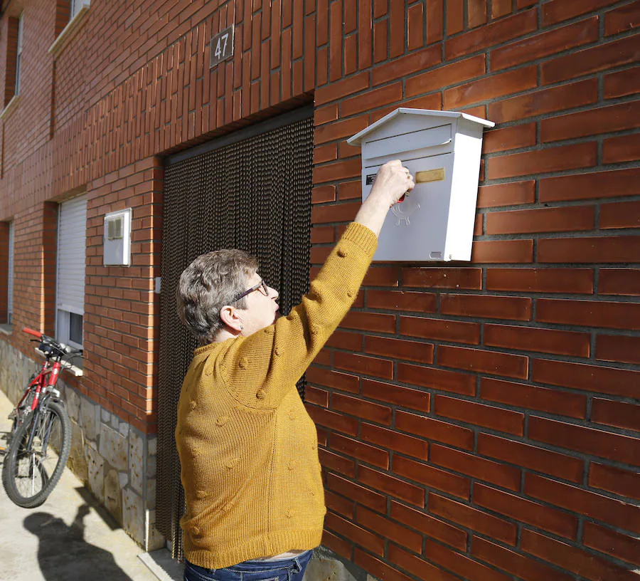 Fotos: Vecinos de Villaramiel encuentran sobres con billes en su buzones
