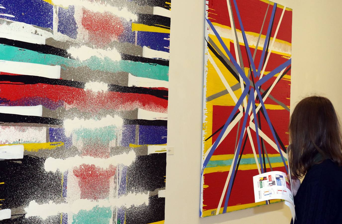 La Capilla del Museo acoge dos esculturas del arquitecto mientras que 19 lienzos de gran formato llenan la Sala 9 con la exposición 'Figuras simultáneas'